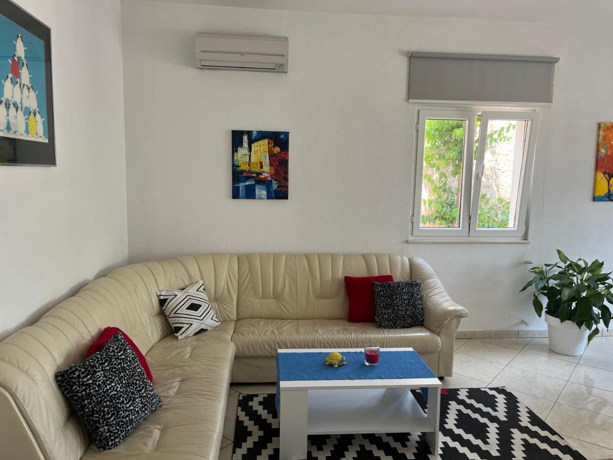 Old Town Center Apartments Supetar Exterior photo
