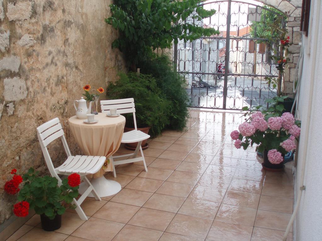 Old Town Center Apartments Supetar Room photo